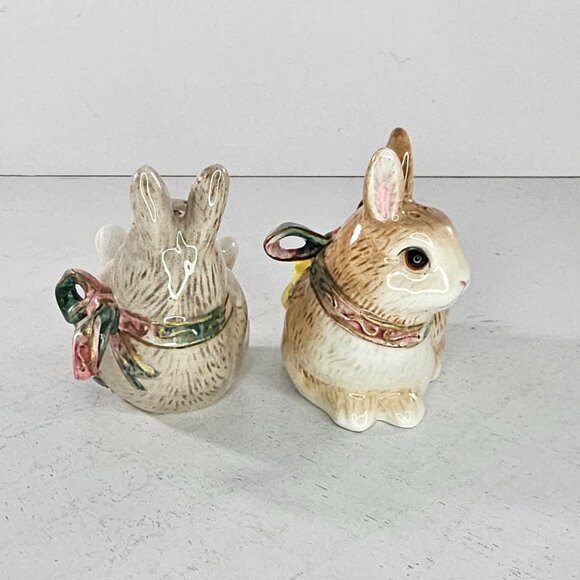 Fitz And Floyd Woodland Spring Bunny Rabbit Salt & Pepper Shaker Set Leaf Plate - Picture 3 of 13
